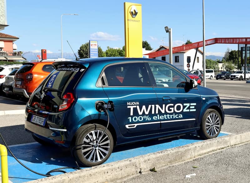 Renault Twingo ZE en charge électrique