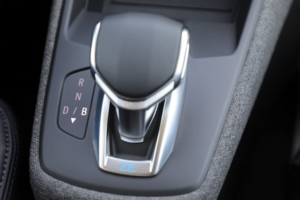 Le mode « B » permet le freinage régénératif sur la Renault ZOE
