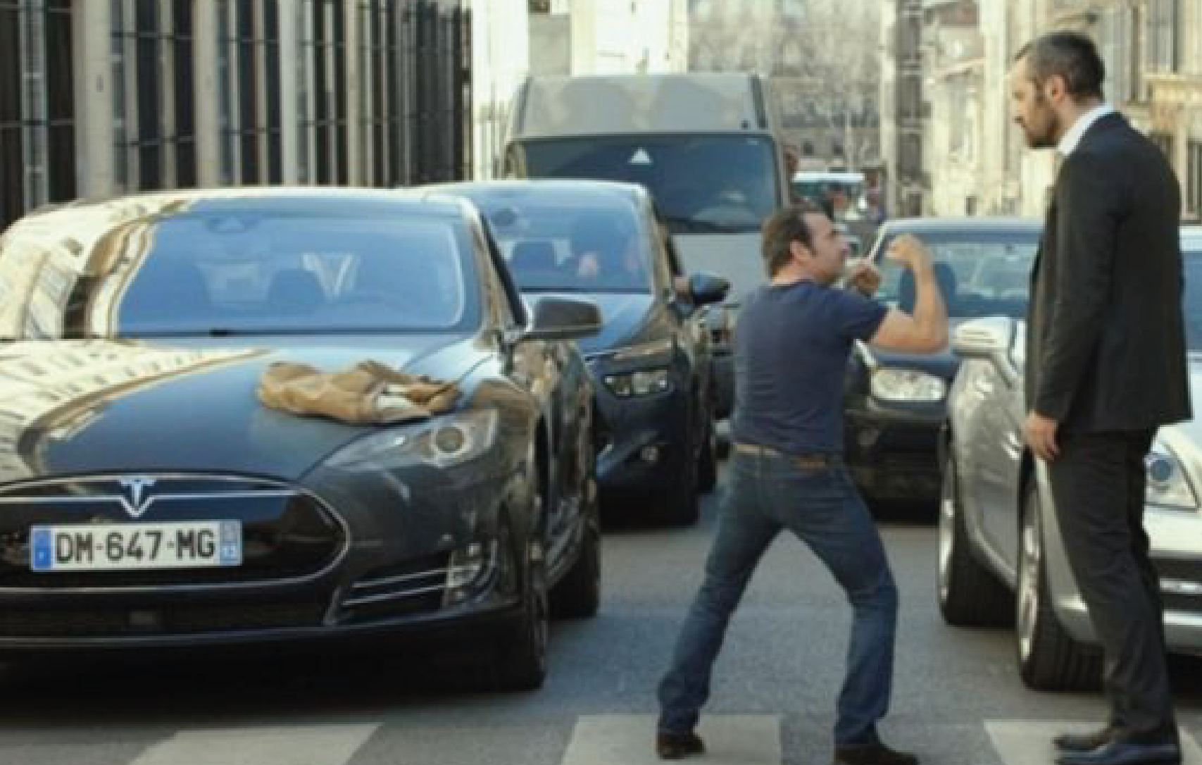Tesla Model S : Un homme à la hauteur (2016)